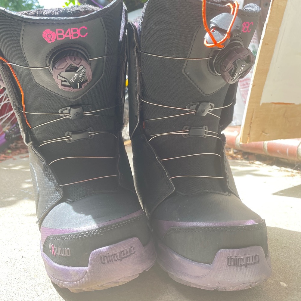 Pretty new Thirtytwo BABC skii boots water proof size 8